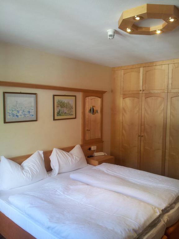أرابّا Chalet Brigitte B&B الغرفة الصورة