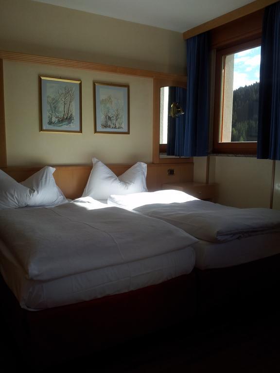 أرابّا Chalet Brigitte B&B الغرفة الصورة